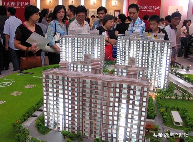 房价走势2022-楼市首迎“贬值潮”？内行人预测：2022年房价走势或超乎人的想象