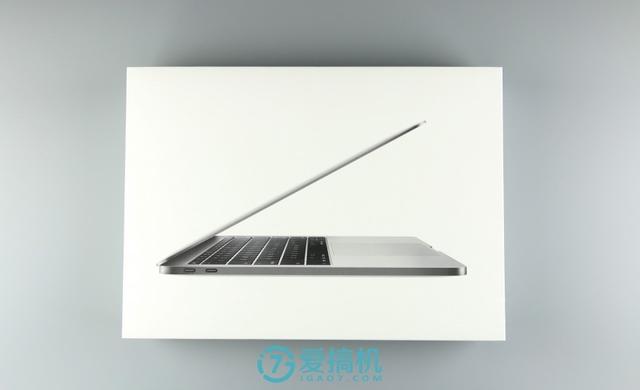 苹果最薄的笔记本是哪款(苹果史上最薄！新Macbook Pro真机图赏)