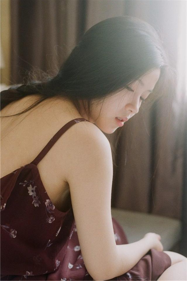 远点是什么意思(你让我走，我就滚远点，半推半就，有什么意思)