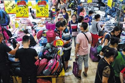 白马服装批发市场什么时候关门(“动批”最大市场世纪天乐10月闭市)