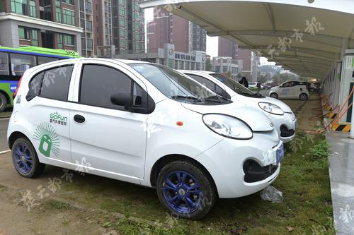 首汽租车价目表(记者首试武汉共享汽车：跑5公里仅花7元，定点租还无法随停随走)