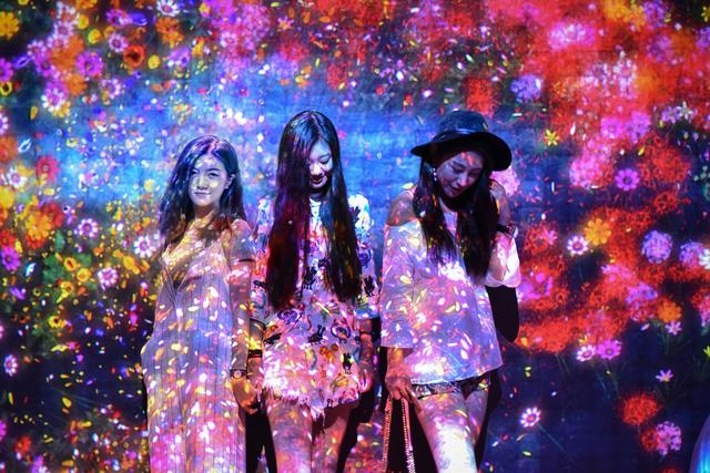 王斯末(《城会玩》9-北京：风靡全球，刷爆朋友圈的teamLab，3位美女带你嗨起来！)