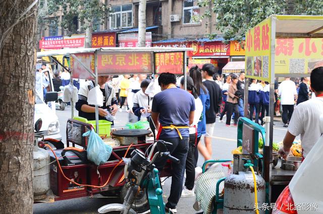 中小学校门口适合做什么生意(学校门口这几种小吃生意特别好，学生放学抢着买，成本低廉很赚钱)