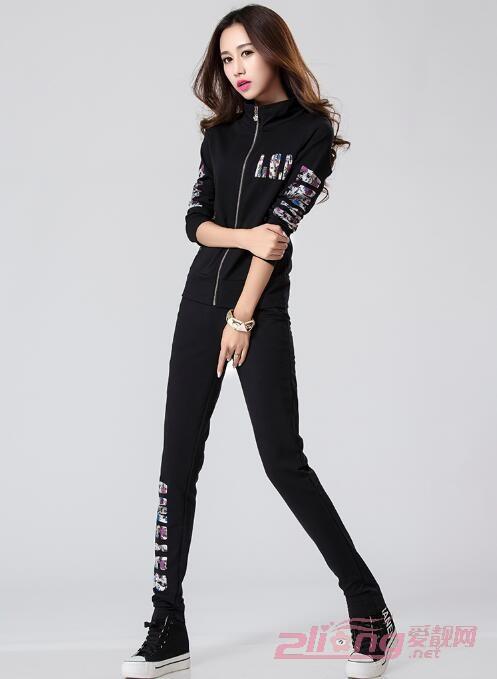 女式休闲运动服套装(休闲女式运动服套装 潮流新款先睹为快)