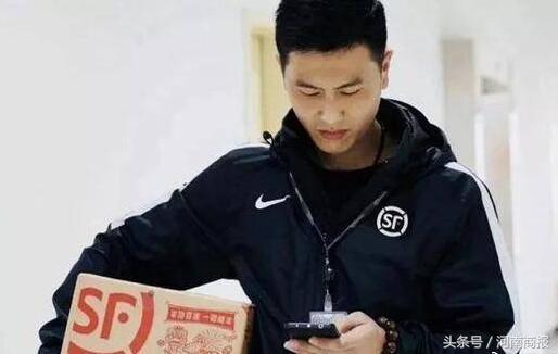 顺丰一般多久到货nike(快递小哥走“潮牌”路线，工装穿nike，你觉得好看吗？)
