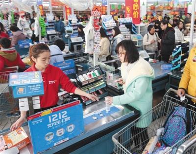 腾讯操盘手不能用了吗(沃尔玛停用支付宝 腾讯陷新零售焦虑？)