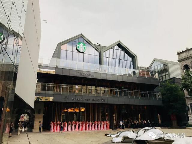 星巴克甄选店和普通店的区别(探访星巴克臻选北京坊旗舰店：体验多于零售，一场“仓促”的亮相)