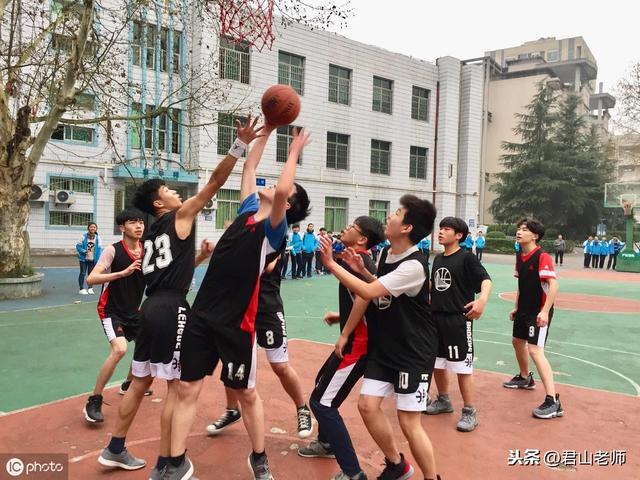 中学生打架学校怎么处理(初中生校外打群架，学校如何善后？5点实战方法供大家参考！)