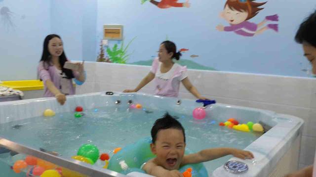 加盟宝宝游泳馆选3861(婴儿游泳馆加盟火热 香港3861上市大品牌)