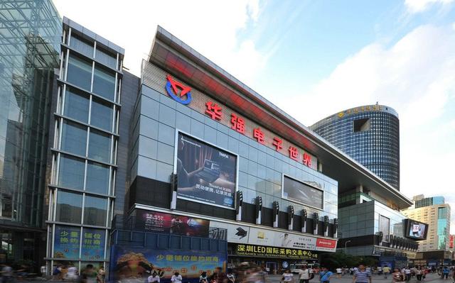 华强北手机为什么便宜(揭秘华强北二手iPhone究竟从何而来？为何有锁机要便宜几百元？)