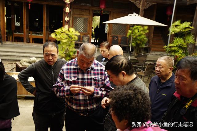 云南玉石产地在哪里(云南腾冲 挖地一尺必有翡翠 一座不可思议的城市)
