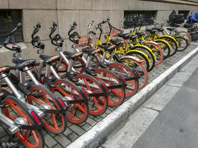 胡玮炜赚了多少钱(胡玮炜真的能拿15亿人民币？不要“只看贼吃肉，不见人挨打”)