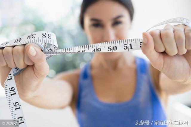 坐办公室如何减肥(天天坐在办公室，如何减肥？工作间隙，不如做做这4个运动)