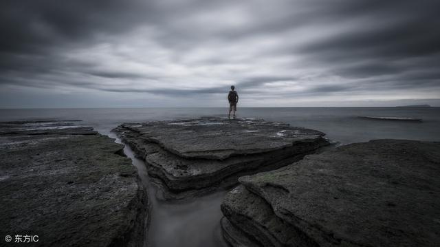 世界英文翻译(记住：out of the world千万不要翻译为“离开这个世界”)
