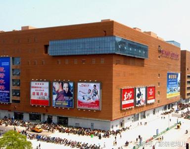 义乌服装批发市场哪里最便宜货T恤多少钱一件(义乌服装批发市场在哪里？都有哪些服装库存市场！)