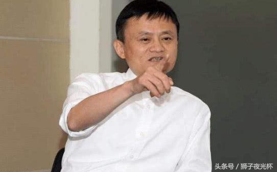 支付宝借呗利息怎么算10000元(在支付宝借呗借款一万，这样的利率你能接受？网友：差别这么大！)