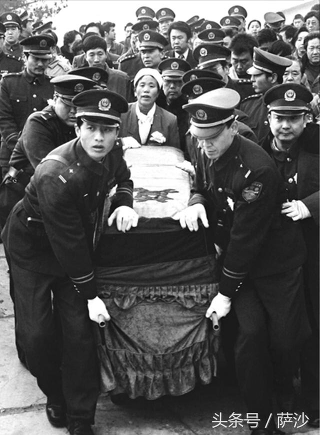 青州兵事件兑换(95年兰州丁宁、吴涛持冲锋枪杀4人：副大队长刘晓东枪战中殉职)