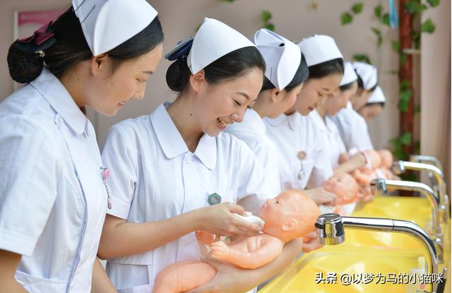 女生专业就业前景排名文科专科类(大专女生“好就业”的6个大学专业，找工作不难，也比较稳定)