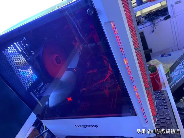 电脑维修上门服务(电脑师傅上门维修电脑，客户：请你解释下口袋你装什么了？)