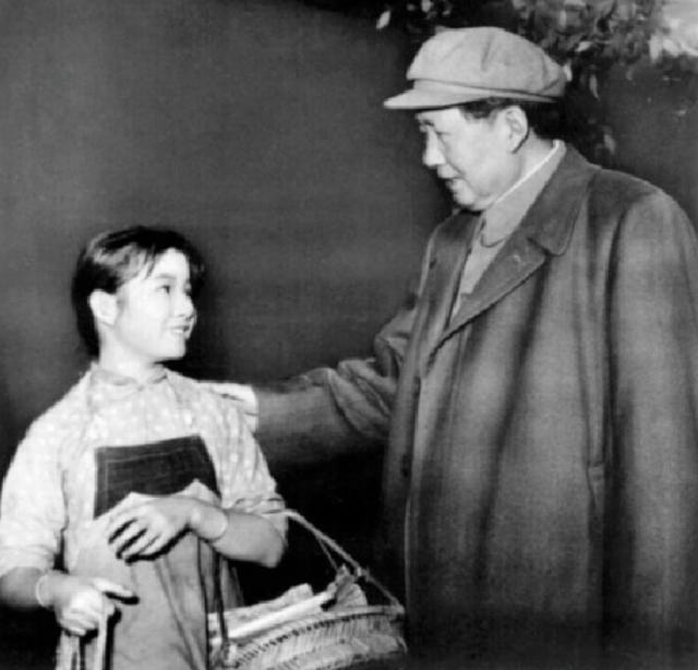 红孩子(1958年，被毛主席亲自接见的“红孩子”，红遍全国后为何退出影坛)