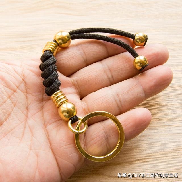 手链怎么编织一根线(一根绳子这样编，挂件、手链不用买了，附编绳教程及编绳大全)