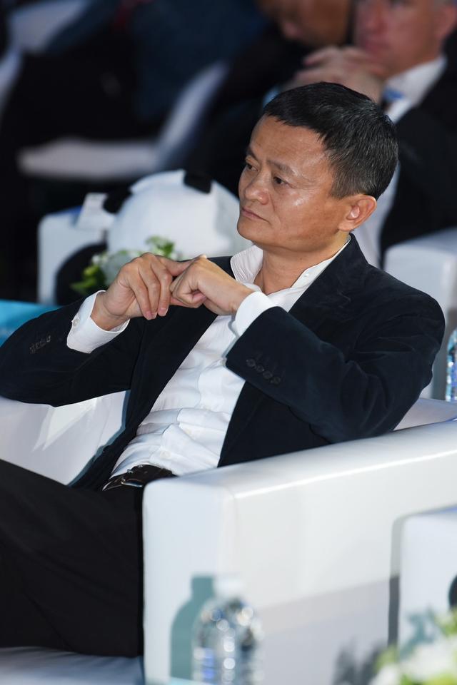 白手起家的故事马云(名人创业故事：《马云的创业经历》)