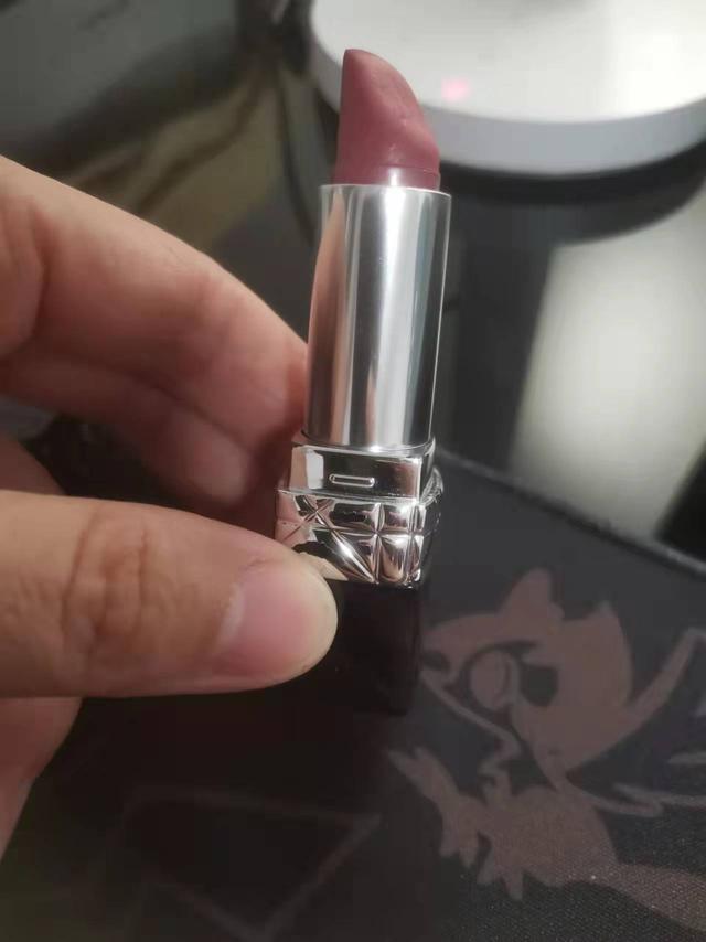 迪奥口红最火的色号772(聊口红说故事：大牌口红里的冷门色号——迪奥772)