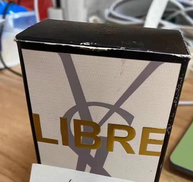 海豚家的东西是正品吗知乎(网购圣罗兰香水是假货？顾客投诉海豚家索赔)