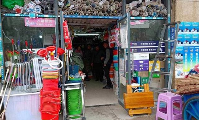 建材五金店(五金店遍布接头，平日没生意，为何不倒闭还能年入几十万？)