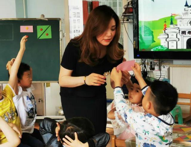 什么的时刻填词语ABB式(小学三年级重点课文《奇妙的世界》课后练习，期末必考，抓紧收藏)