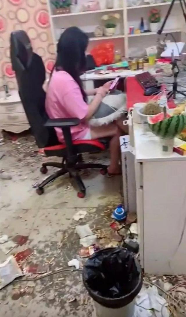 女主播搞笑段子(令人大跌眼镜的女主播...搞笑段子！)