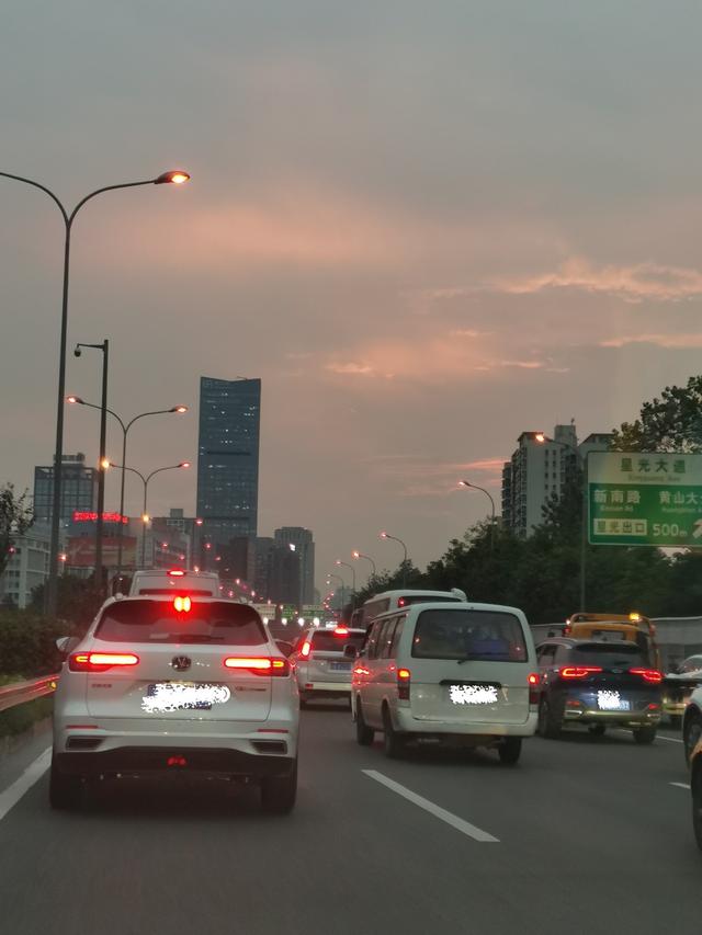 晚上跑滴滴能赚多少钱(3年老司机告诉你，国庆前夕兼职跑滴滴，4小时到底能挣多少钱？)