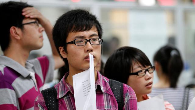 导游证有什么好处和坏处(张雪峰给大学生忠告：大学里“最没用”的证书，考了也是浪费时间)