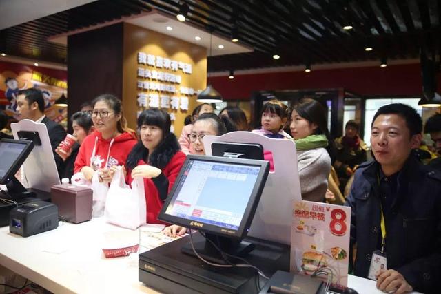 如何经营汉堡店(河南老板开汉堡店，一年盈利130万，这都是套路，学会了你也可以)