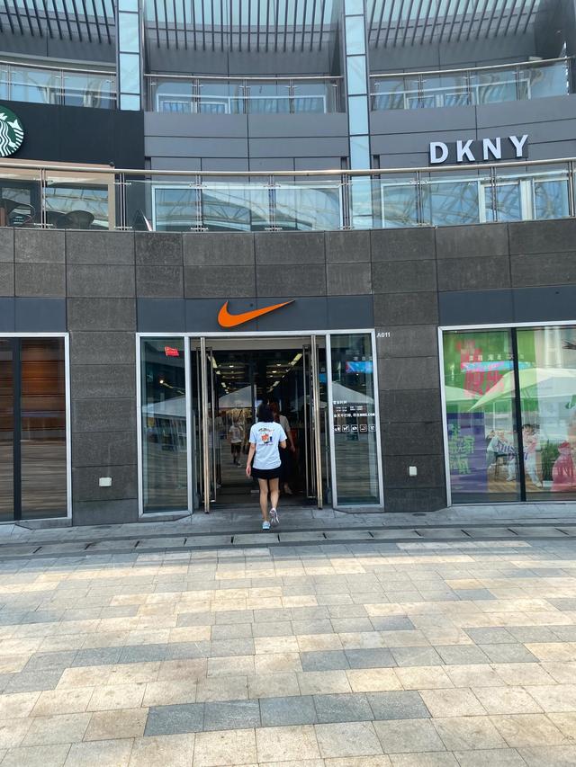 奥莱体育折扣店是正品吗(奥特莱斯真假大揭密)