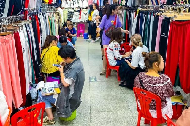 免费招代理卖衣服10-20元(服装创业，赚大钱的，要不就是代理多，要不就是平台好)
