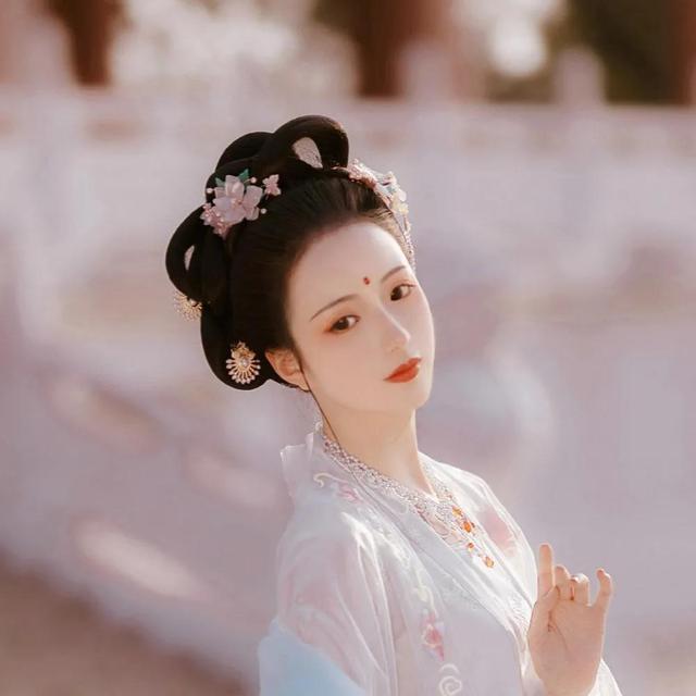 淘宝昵称大全 女生 唯美 个性(女生昵称简短唯美古风白衣染霜华-可爱点)
