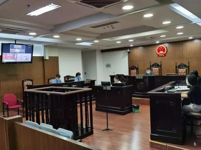 微信帮人解封有风险吗(一对大学生情侣因“微信解封”被判刑，全国首例，这类兼职别碰)