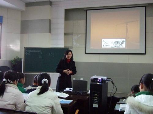 好就业的专业排名女生(女生毕业吃香的大学专业，薪酬排名前三，报考就业“钱途满满”)