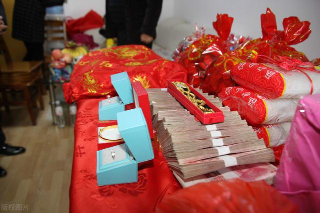 离婚聘礼要归还吗(离婚了，彩礼还能不能要回来，法律有了新规定，一定要注意这两点)