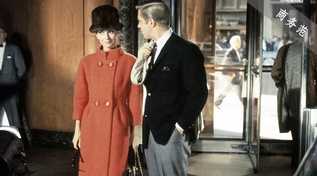 蒂凡尼早餐(蒂凡尼早餐上映60年：“假名媛”想靠富豪跨越阶层，最终选择爱情)