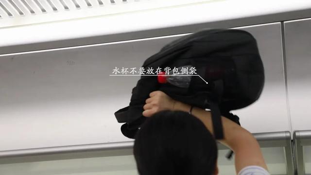 坐高铁行李箱放哪(乘高铁出行，大包小包应该放在哪？)