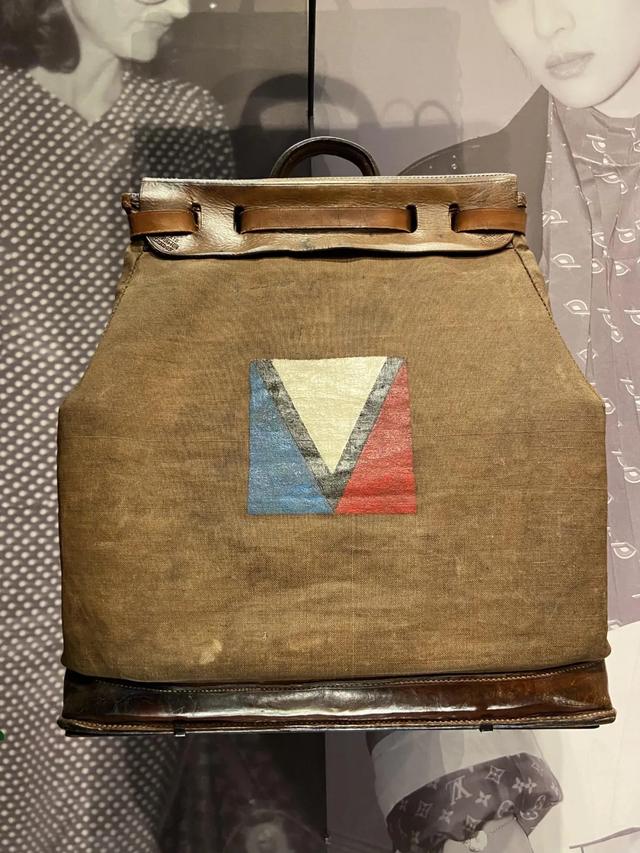 LV经典款女包(160年回顾之旅 LV Vintage 包都在这儿了…)