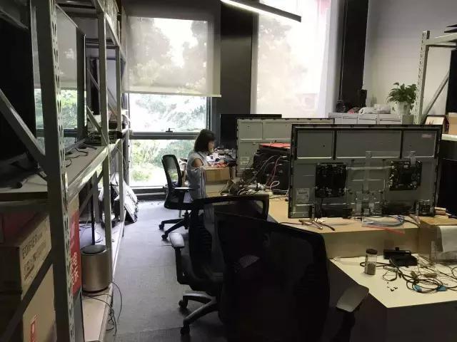 微鲸电视倒闭原因(继乐视后，又一家互联网电视巨头衰落，歌手李健代言都救不活)