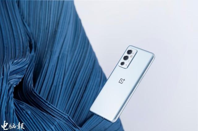 一加五t(OnePlus 9RT测评：标志性的“T式”升级)