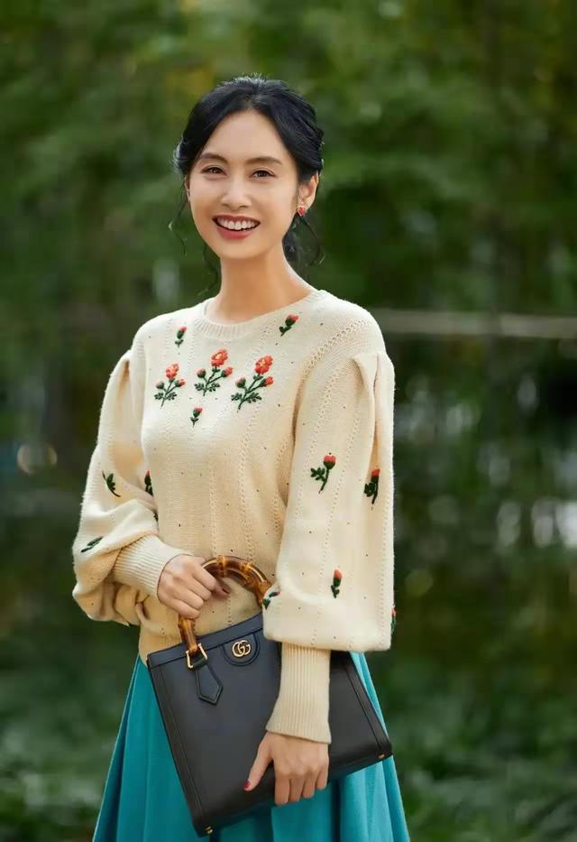 明星衣服同款(总结明星10件精彩同款｜你们撞衫的那些，是不是真的很好看？)