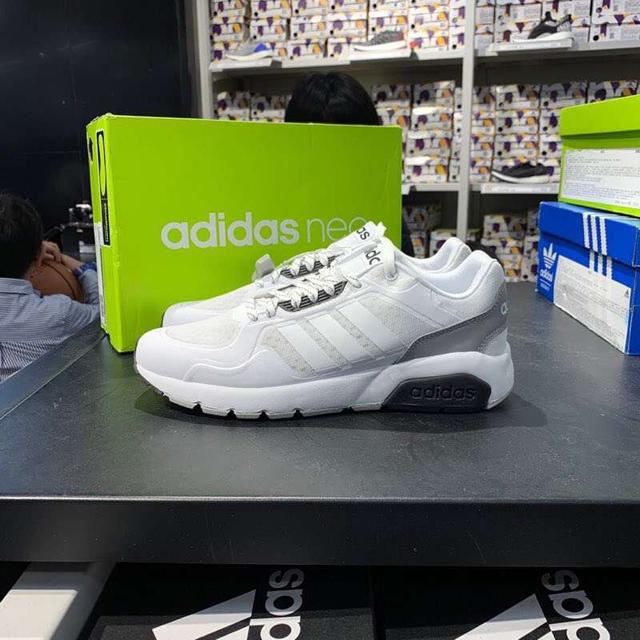 阿迪达斯真伪鉴定中心官网(4步区分真假adidas鞋子，你还在被蒙在鼓里吗？)