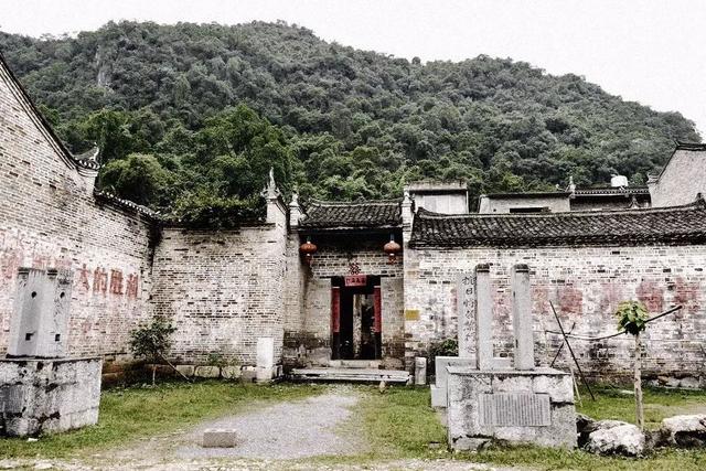 伯内特的秘密花园(南非来的“疯子”，将中国农村6栋老宅爆改成绝美“秘密花园”)
