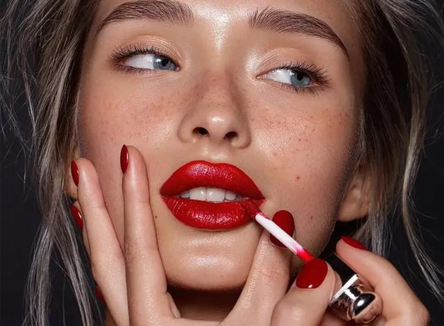 口红档次排名示意图(口红也有鄙视链？YSL、迪奥相互看不起，最底层竟是名创优品)