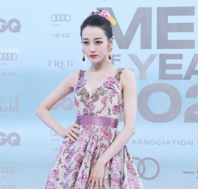 高端女装品牌大全排名图片(GQ高奢礼服比拼：杨颖仙裙失策撞款范冰冰，关晓彤精修生图差距大)